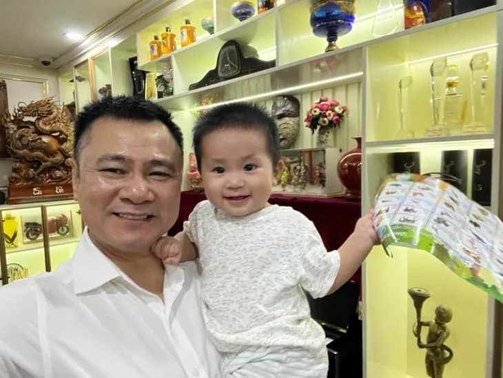 Mai Phương Thúy lộ dấu hiệu tuổi tác, vợ chồng Phan Mạnh Quỳnh cùng tấu hài - Ảnh 2. Mai Phương Thúy lộ dấu hiệu tuổi tác, vợ chồng Phan Mạnh Quỳnh cùng tấu hài - Ảnh 2.