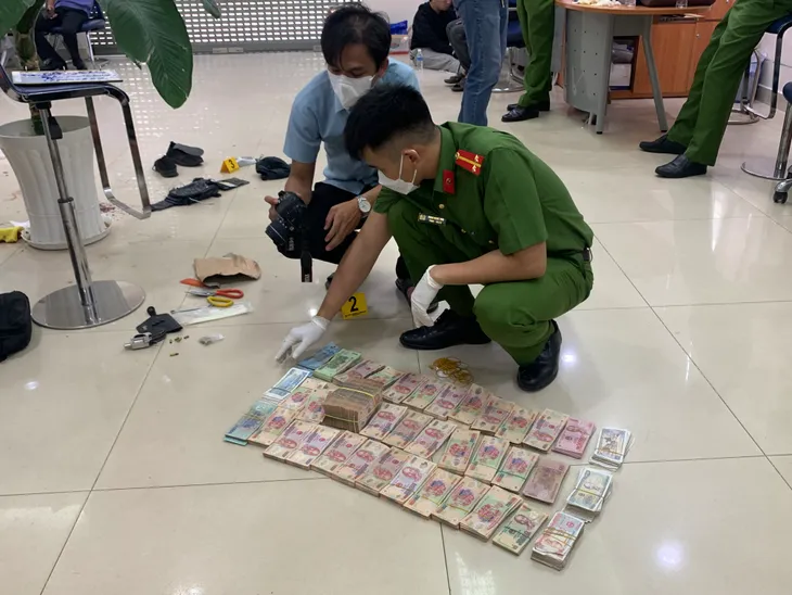 Mua súng, đạn qua MXH rồi đi cướp ngân hàng ở Bình Dương - Ảnh 1. Mua súng, đạn qua MXH rồi đi cướp ngân hàng ở Bình Dương - Ảnh 1.