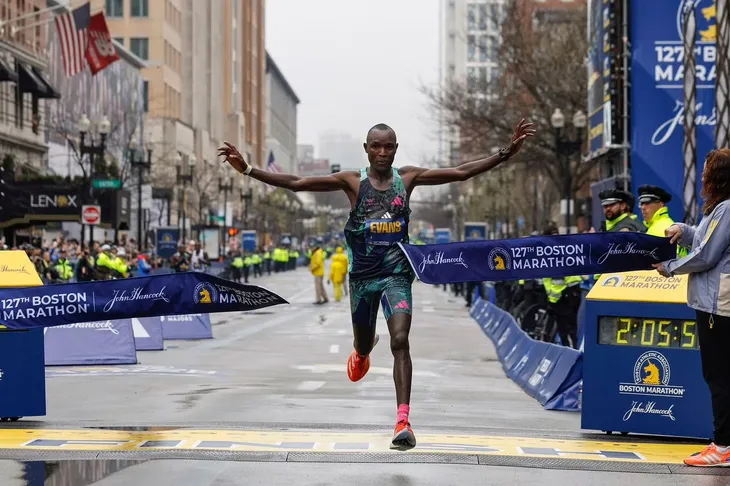 Huyền thoại Kipchoge gây thất vọng tại Boston Marathon 2023 - Ảnh 1. Huyền thoại Kipchoge gây thất vọng tại Boston Marathon 2023 - Ảnh 1.