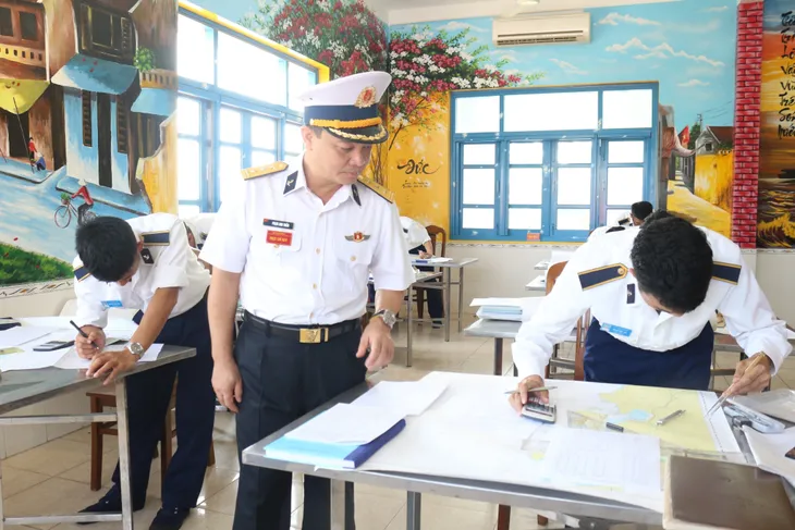 Vùng 4 Hải quân: Kiểm tra sát sao học viên kết thúc thực tập, đảm bảo chất lượng đầu ra - Ảnh 2. Vùng 4 Hải quân: Kiểm tra sát sao học viên kết thúc thực tập, đảm bảo chất lượng đầu ra - Ảnh 2.