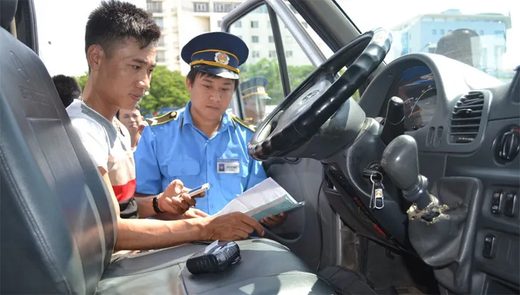 Chấn chỉnh công tác quản lý lái xe thông qua thiết bị giám sát hành trình - Ảnh 1. Chấn chỉnh công tác quản lý lái xe thông qua thiết bị giám sát hành trình - Ảnh 1.