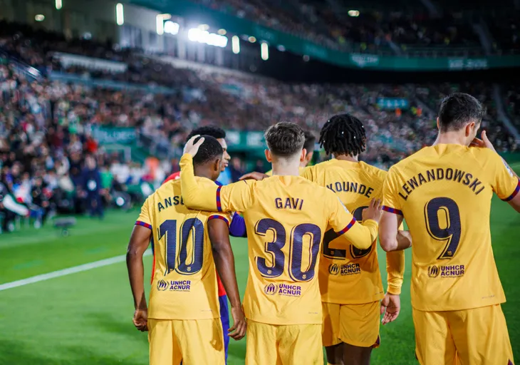 Thắng áp đảo Elche, Barcelona giữ vững ngôi đầu La Liga - Ảnh 1. Thắng áp đảo Elche, Barcelona giữ vững ngôi đầu La Liga - Ảnh 1.