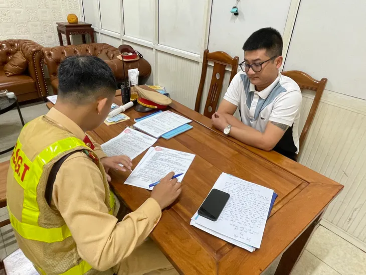 Phát hiện lái xe khách dương tính với ma túy - Ảnh 1. Phát hiện lái xe khách dương tính với ma túy - Ảnh 1.