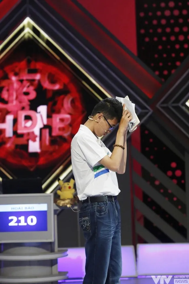 Khoảnh khắc nghẹt thở đến vỡ oà trong cuộc thi Quý II Đường lên đỉnh Olympia 23 - Ảnh 22. Khoảnh khắc nghẹt thở đến vỡ oà trong cuộc thi Quý II Đường lên đỉnh Olympia 23 - Ảnh 22.