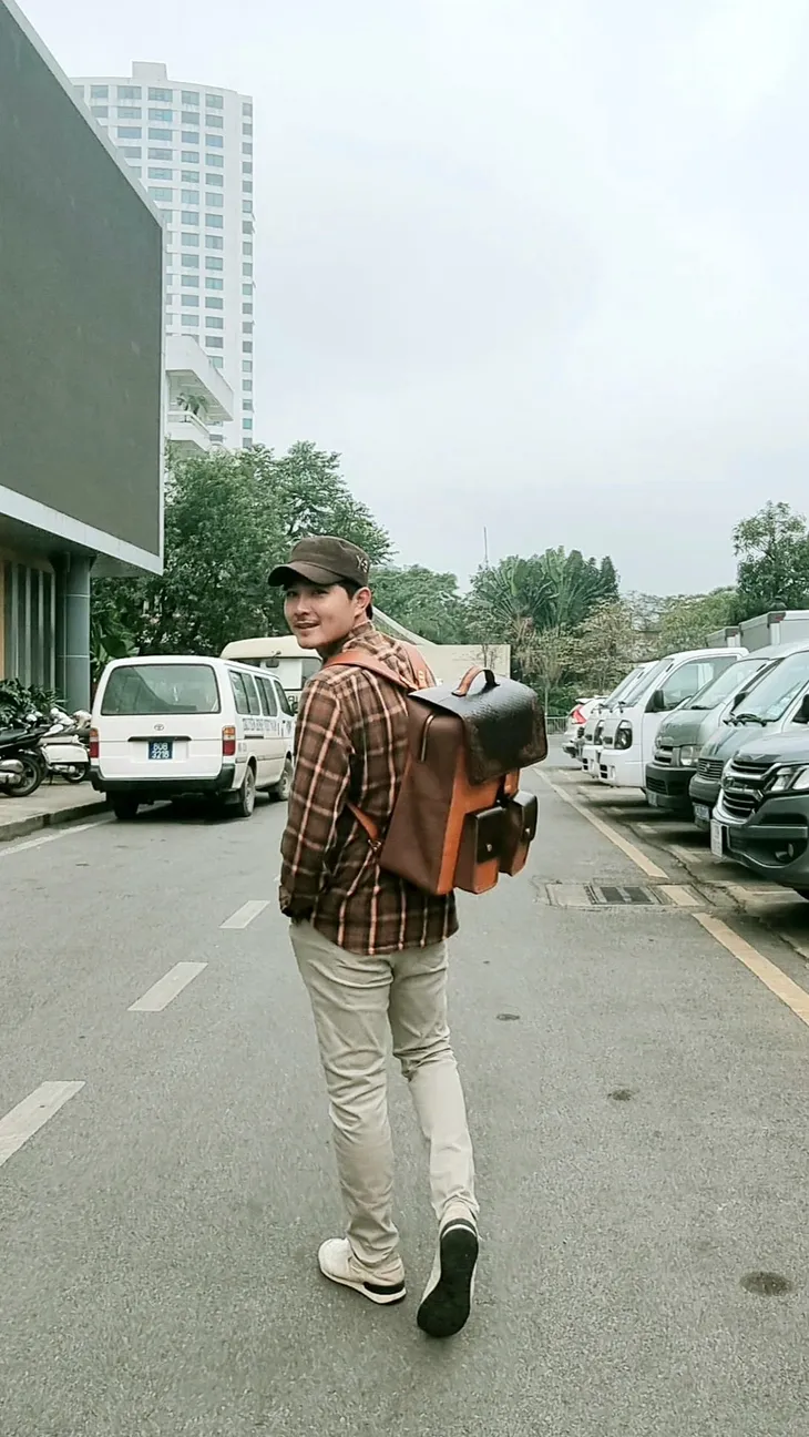 Hậu trường Gia đình mình vui bất thình lình: Lan Phương thích thú với chiếc trán sưng vù - Ảnh 10. Hậu trường Gia đình mình vui bất thình lình: Lan Phương thích thú với chiếc trán sưng vù - Ảnh 10.