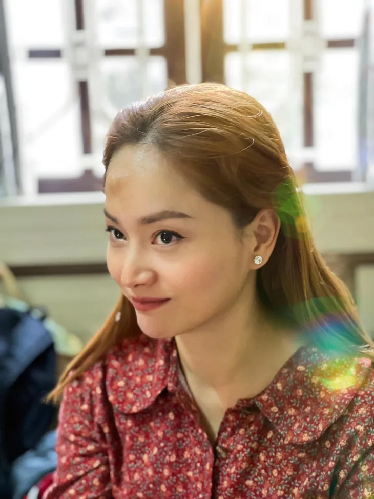 Hậu trường Gia đình mình vui bất thình lình: Lan Phương thích thú với chiếc trán sưng vù - Ảnh 2. Hậu trường Gia đình mình vui bất thình lình: Lan Phương thích thú với chiếc trán sưng vù - Ảnh 2.
