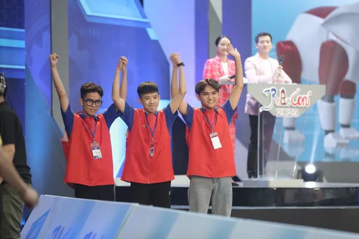 Robocon Việt Nam 2023: May mắn là yếu tố không thể thiếu để đi đến chiến thắng - Ảnh 7. Robocon Việt Nam 2023: May mắn là yếu tố không thể thiếu để đi đến chiến thắng - Ảnh 7.