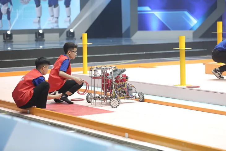 Robocon Việt Nam 2023: May mắn là yếu tố không thể thiếu để đi đến chiến thắng - Ảnh 8. Robocon Việt Nam 2023: May mắn là yếu tố không thể thiếu để đi đến chiến thắng - Ảnh 8.
