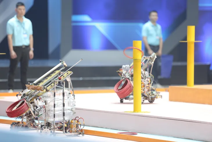 Robocon Việt Nam 2023: May mắn là yếu tố không thể thiếu để đi đến chiến thắng - Ảnh 17. Robocon Việt Nam 2023: May mắn là yếu tố không thể thiếu để đi đến chiến thắng - Ảnh 17.