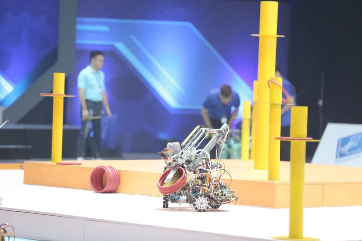 Robocon Việt Nam 2023: May mắn là yếu tố không thể thiếu để đi đến chiến thắng - Ảnh 18. Robocon Việt Nam 2023: May mắn là yếu tố không thể thiếu để đi đến chiến thắng - Ảnh 18.