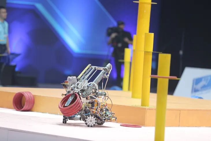 Robocon Việt Nam 2023: May mắn là yếu tố không thể thiếu để đi đến chiến thắng - Ảnh 24. Robocon Việt Nam 2023: May mắn là yếu tố không thể thiếu để đi đến chiến thắng - Ảnh 24.