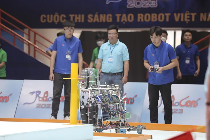Robocon Việt Nam 2023: May mắn là yếu tố không thể thiếu để đi đến chiến thắng - Ảnh 26. Robocon Việt Nam 2023: May mắn là yếu tố không thể thiếu để đi đến chiến thắng - Ảnh 26.