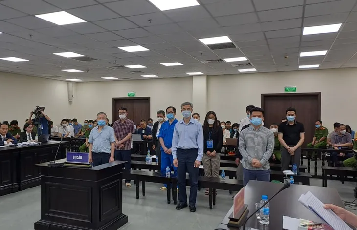 Cựu giám đốc Bệnh viện Tim Hà Nội Nguyễn Quang Tuấn bị phạt 3 năm tù - Ảnh 1. Cựu giám đốc Bệnh viện Tim Hà Nội Nguyễn Quang Tuấn bị phạt 3 năm tù - Ảnh 1.