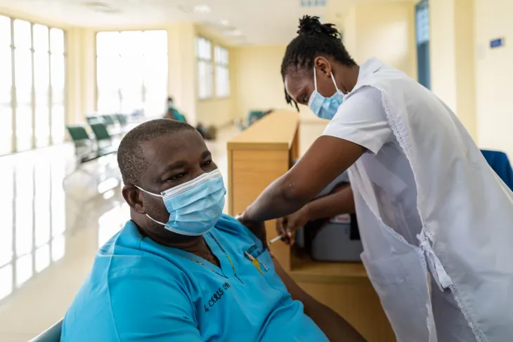 Khai trương Trung tâm vaccine công nghệ mRNA đầu tiên của châu Phi - Ảnh 1. Khai trương Trung tâm vaccine công nghệ mRNA đầu tiên của châu Phi - Ảnh 1.