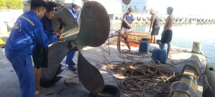 Kịp thời hỗ trợ ngư dân vươn khơi bám biển - Ảnh 1. Kịp thời hỗ trợ ngư dân vươn khơi bám biển - Ảnh 1.