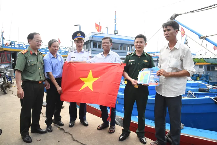 Quảng Ngãi: Đẩy mạnh tuyên truyền chống khai thác hải sản bất hợp pháp IUU - Ảnh 1. Quảng Ngãi: Đẩy mạnh tuyên truyền chống khai thác hải sản bất hợp pháp IUU - Ảnh 1.