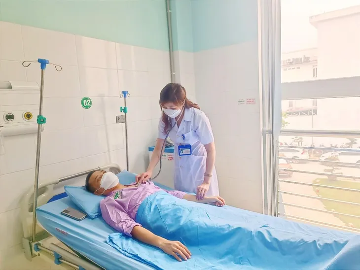 Chị gái hiến thận cứu em trai mắc bệnh thận mạn - Ảnh 1. Chị gái hiến thận cứu em trai mắc bệnh thận mạn - Ảnh 1.
