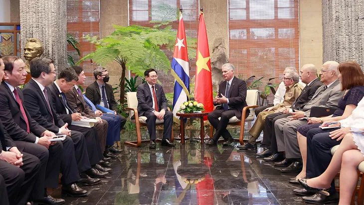 Chủ tịch Quốc hội Vương Đình Huệ hội kiến Lãnh tụ cách mạng Cuba và Chủ tịch Cuba - Ảnh 1. Chủ tịch Quốc hội Vương Đình Huệ hội kiến Lãnh tụ cách mạng Cuba và Chủ tịch Cuba - Ảnh 1.