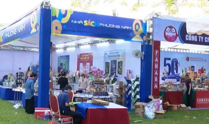Ngày sách và văn hóa đọc Việt Nam lần thứ 2 - Ảnh 3. Ngày sách và văn hóa đọc Việt Nam lần thứ 2 - Ảnh 3.