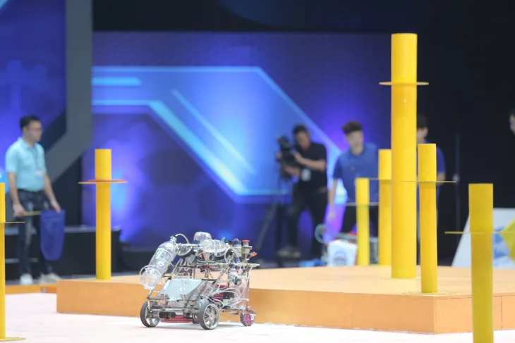 Robocon Việt Nam 2023: May mắn là yếu tố không thể thiếu để đi đến chiến thắng - Ảnh 40. Robocon Việt Nam 2023: May mắn là yếu tố không thể thiếu để đi đến chiến thắng - Ảnh 40.