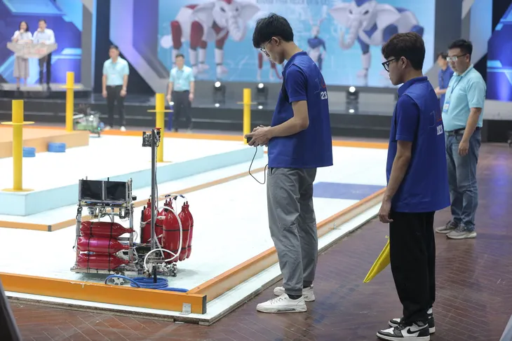 Robocon Việt Nam 2023: Kỷ lục Chey-Yo mới được xác lập - Ảnh 11. Robocon Việt Nam 2023: Kỷ lục Chey-Yo mới được xác lập - Ảnh 11.