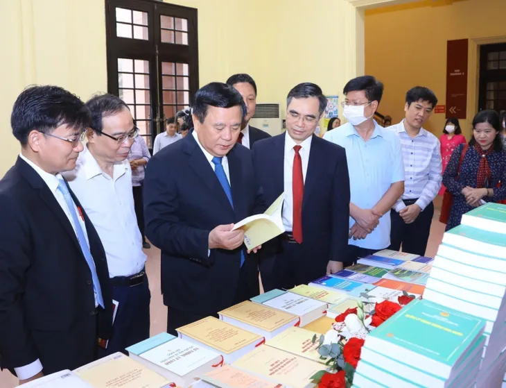 Học viện Chính trị quốc gia Hồ Chí Minh phát động Ngày Sách và Văn hóa đọc 2023 - Ảnh 1. Học viện Chính trị quốc gia Hồ Chí Minh phát động Ngày Sách và Văn hóa đọc 2023 - Ảnh 1.