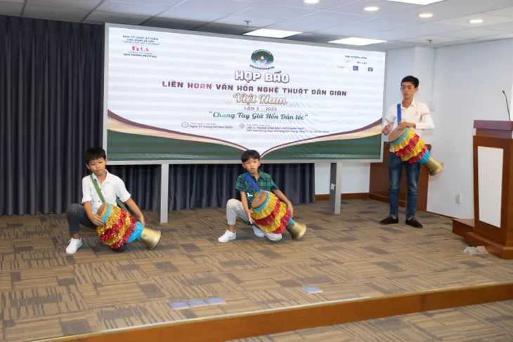 Liên hoan văn hóa nghệ thuật dân gian Việt Nam lần 2: Kết nối văn hóa giữa Việt Nam và thế giới - Ảnh 2. Liên hoan văn hóa nghệ thuật dân gian Việt Nam lần 2: Kết nối văn hóa giữa Việt Nam và thế giới - Ảnh 2.