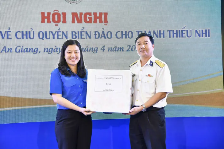 Thu hút nguồn nhân lực xây dựng Quân chủng Hải quân - Ảnh 2. Thu hút nguồn nhân lực xây dựng Quân chủng Hải quân - Ảnh 2.