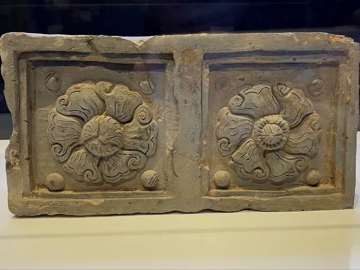 Triển lãm “Từ mặt đất đến bảo tàng: Hành trình của hiện vật” - Đa dạng và phong phú - Ảnh 9. Triển lãm “Từ mặt đất đến bảo tàng: Hành trình của hiện vật” - Đa dạng và phong phú - Ảnh 9.