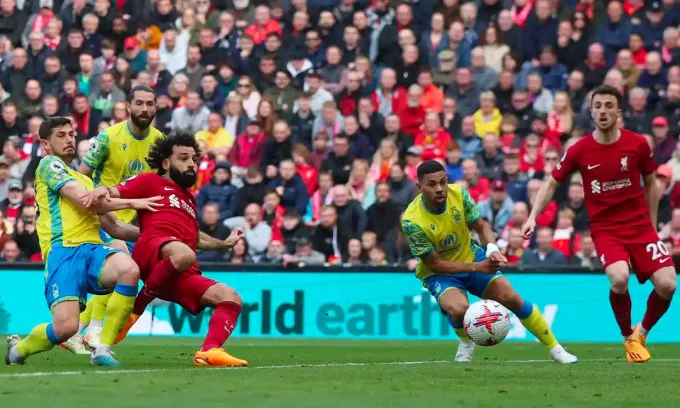 Liverpool giành 3 điểm sau cuộc rượt đuổi tỉ số nghẹt thở - Ảnh 4. Liverpool giành 3 điểm sau cuộc rượt đuổi tỉ số nghẹt thở - Ảnh 4.