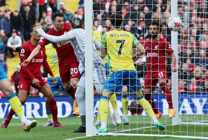 Liverpool giành 3 điểm sau cuộc rượt đuổi tỉ số nghẹt thở - Ảnh 1. Liverpool giành 3 điểm sau cuộc rượt đuổi tỉ số nghẹt thở - Ảnh 1.