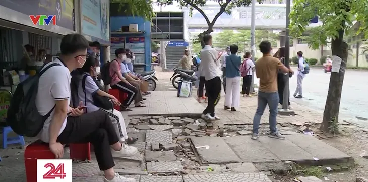 Hành khách bất ngờ khi gần 100% xe bus ở Hà Nội được chấm 5 sao - Ảnh 2. Hành khách bất ngờ khi gần 100% xe bus ở Hà Nội được chấm 5 sao - Ảnh 2.