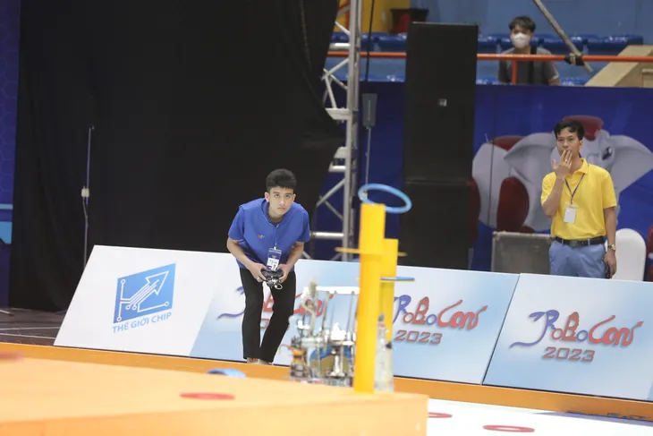 Lộ diện những đội đầu tiên vào chung kết Robocon Việt Nam 2023 - Ảnh 7. Lộ diện những đội đầu tiên vào chung kết Robocon Việt Nam 2023 - Ảnh 7.