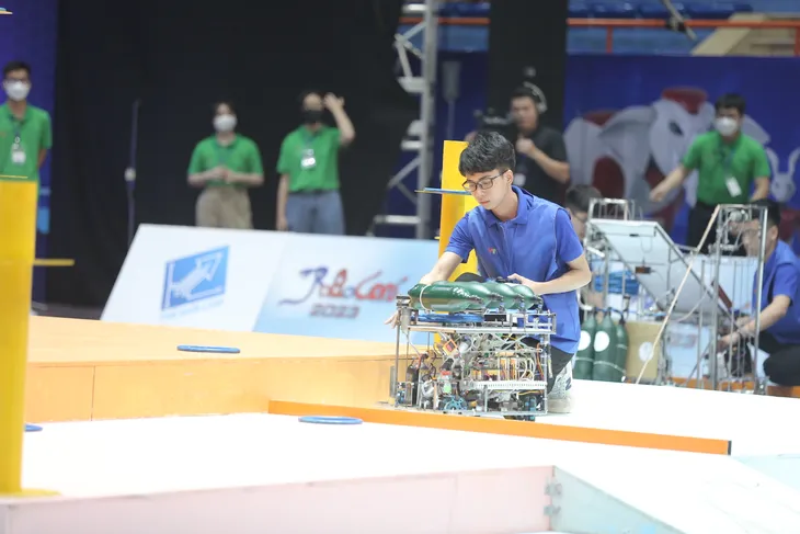 Lộ diện những đội đầu tiên vào chung kết Robocon Việt Nam 2023 - Ảnh 11. Lộ diện những đội đầu tiên vào chung kết Robocon Việt Nam 2023 - Ảnh 11.