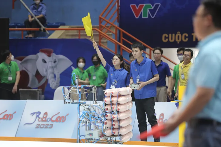 Lộ diện những đội đầu tiên vào chung kết Robocon Việt Nam 2023 - Ảnh 12. Lộ diện những đội đầu tiên vào chung kết Robocon Việt Nam 2023 - Ảnh 12.