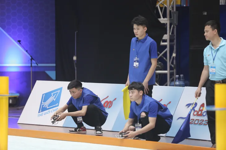 Lộ diện những đội đầu tiên vào chung kết Robocon Việt Nam 2023 - Ảnh 21. Lộ diện những đội đầu tiên vào chung kết Robocon Việt Nam 2023 - Ảnh 21.