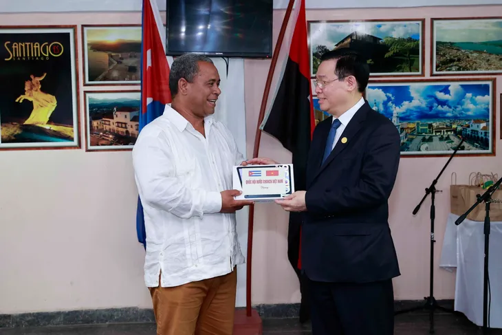 Chủ tịch Quốc hội Vương Đình Huệ thăm Trường đặc biệt hữu nghị Cuba - Việt Nam - Ảnh 2. Chủ tịch Quốc hội Vương Đình Huệ thăm Trường đặc biệt hữu nghị Cuba - Việt Nam - Ảnh 2.