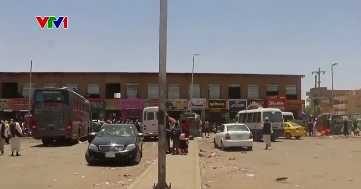 Xung đột ở Sudan tiếp tục căng thẳng, các nước khẩn trương sơ tán công dân - Ảnh 1. Xung đột ở Sudan tiếp tục căng thẳng, các nước khẩn trương sơ tán công dân - Ảnh 1.