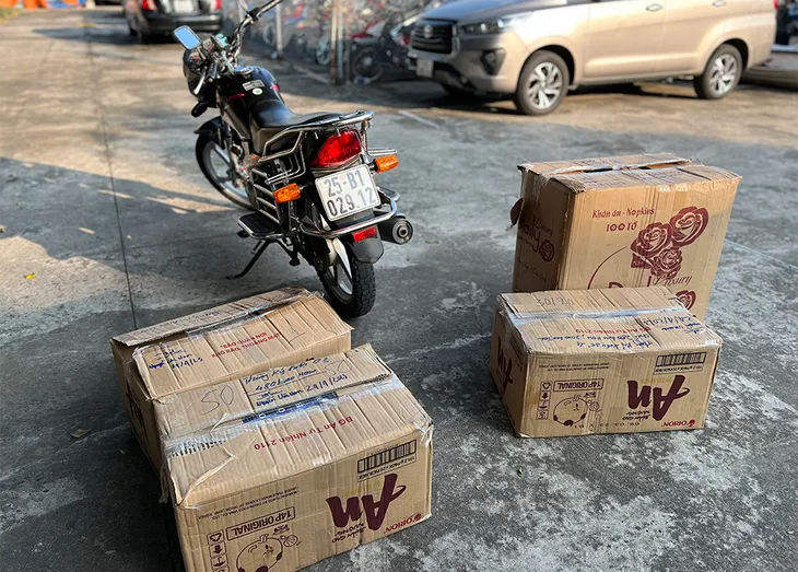 Bắt giữ đối tượng vận chuyển gần 3.000 bao thuốc lá nghi nhập lậu - Ảnh 1. Bắt giữ đối tượng vận chuyển gần 3.000 bao thuốc lá nghi nhập lậu - Ảnh 1.