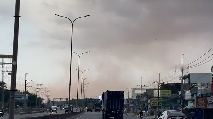 Bão bụi sân bay Long Thành tấn công khu dân cư - Ảnh 1. Bão bụi sân bay Long Thành tấn công khu dân cư - Ảnh 1.