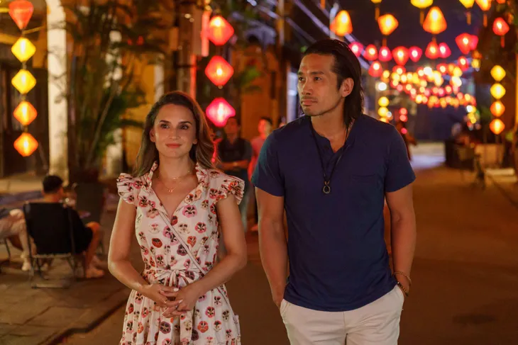 Rachael Leigh Cook được truyền cảm hứng khi đóng phim cùng NSƯT Lê Thiện - Ảnh 1. Rachael Leigh Cook được truyền cảm hứng khi đóng phim cùng NSƯT Lê Thiện - Ảnh 1.