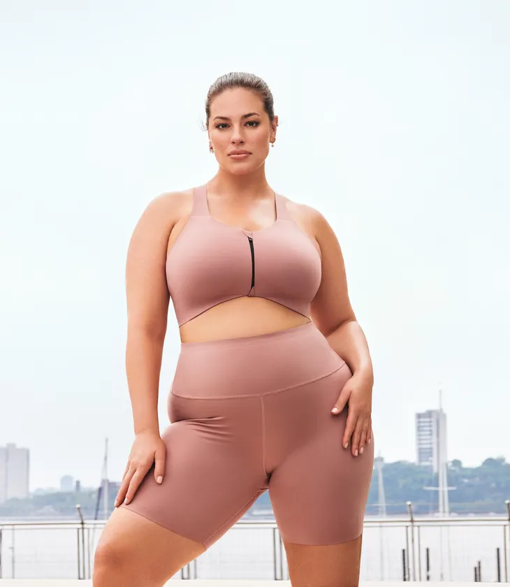 Nàng mẫu ngoại cỡ Ashley Graham được bình chọn là Người phụ nữ gợi cảm nhất năm 2023 - Ảnh 2. Nàng mẫu ngoại cỡ Ashley Graham được bình chọn là Người phụ nữ gợi cảm nhất năm 2023 - Ảnh 2.