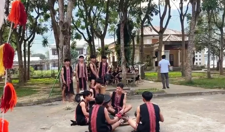 Bảo tồn văn hoá cồng chiêng nơi vùng núi cao Quảng Nam - Ảnh 2. Bảo tồn văn hoá cồng chiêng nơi vùng núi cao Quảng Nam - Ảnh 2.