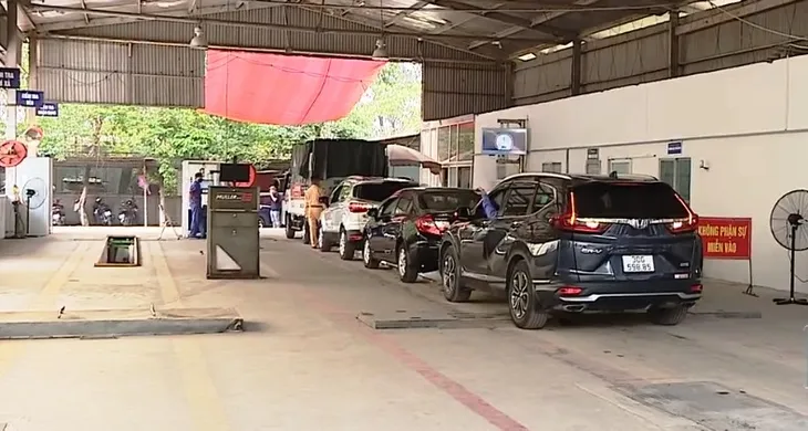 Tìm cách gỡ khó cho đăng kiểm xe ô tô - Ảnh 1. Tìm cách gỡ khó cho đăng kiểm xe ô tô - Ảnh 1.