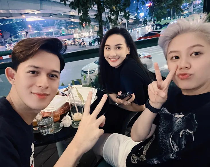 Diễn viên Việt tuần qua: Thu Quỳnh khoe ảnh hiếm diện bikini, Đình Tú khoe ảnh cưới hỏi - Ảnh 11. Diễn viên Việt tuần qua: Thu Quỳnh khoe ảnh hiếm diện bikini, Đình Tú khoe ảnh cưới hỏi - Ảnh 11.
