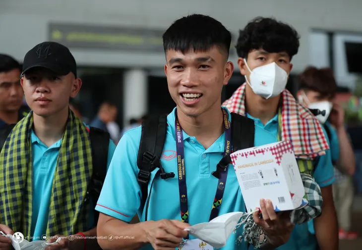 ĐT U22 Việt Nam đã có mặt tại Phnom Penh, sẵn sàng bước vào chiến dịch SEA Games 32 - Ảnh 3. ĐT U22 Việt Nam đã có mặt tại Phnom Penh, sẵn sàng bước vào chiến dịch SEA Games 32 - Ảnh 3.
