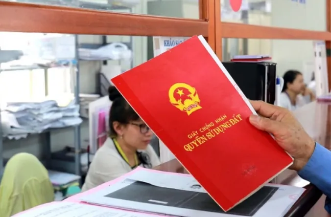 12.000 sổ đỏ cấp sai ở Sóc Sơn: Giải quyết hợp tình, hợp lý để đảm bảo quyền lợi người dân - Ảnh 1. 12.000 sổ đỏ cấp sai ở Sóc Sơn: Giải quyết hợp tình, hợp lý để đảm bảo quyền lợi người dân - Ảnh 1.