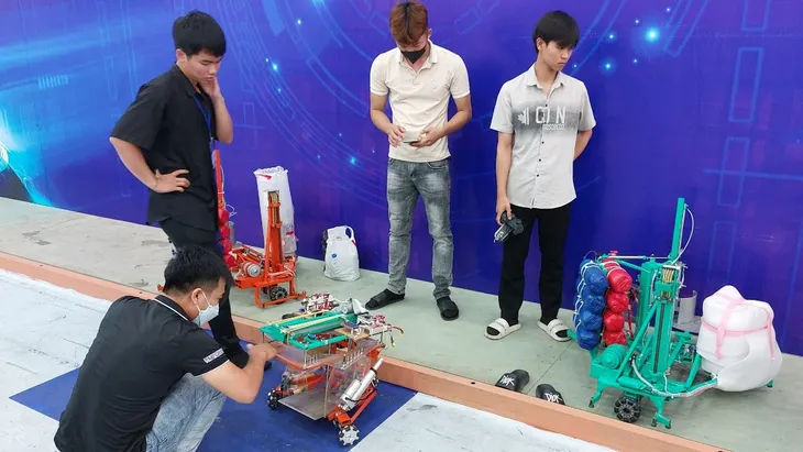 Robocon Việt Nam 2023: Những hình ảnh đầu tiên trong buổi thử sân tại vòng loại khu vực phía Nam - Ảnh 7. Robocon Việt Nam 2023: Những hình ảnh đầu tiên trong buổi thử sân tại vòng loại khu vực phía Nam - Ảnh 7.