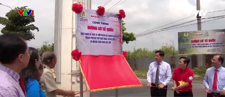 Thành phố Cần Thơ đã khánh thành công trình Đường cờ Tổ quốc - Ảnh 1. Thành phố Cần Thơ đã khánh thành công trình Đường cờ Tổ quốc - Ảnh 1.