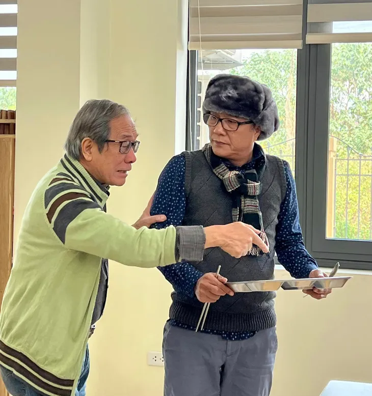 Hình ảnh hậu trường hiếm hoi của Bà ngoại lắm chiêu - Ảnh 1. Hình ảnh hậu trường hiếm hoi của Bà ngoại lắm chiêu - Ảnh 1.